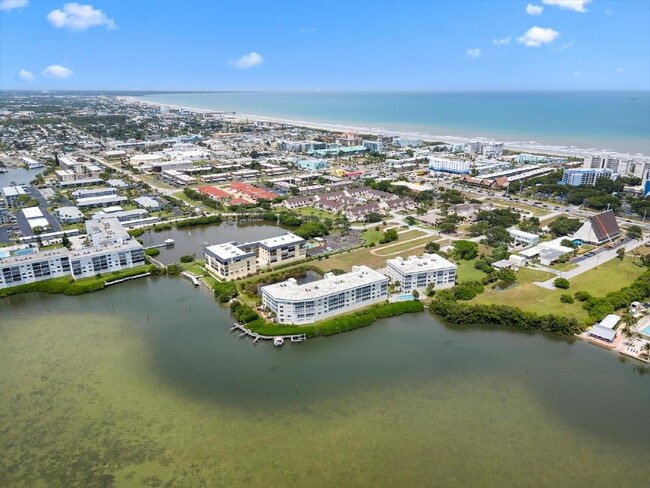 Building Photo - Diamond Bay