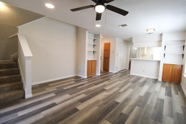 Building Photo - 933 Schertz Pkwy