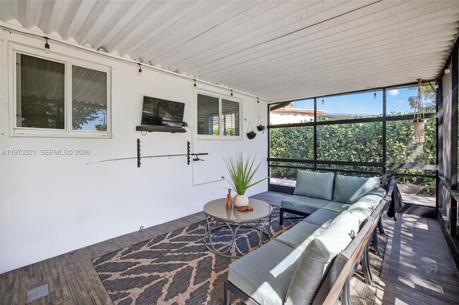 Building Photo - 252 SW 23rd St