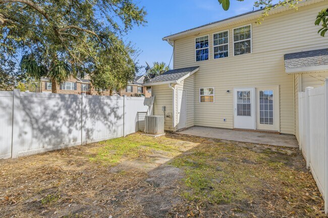 Building Photo - 777 King George Blvd