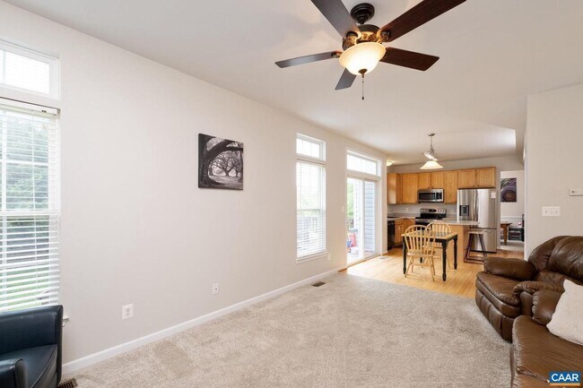 Building Photo - 662 Holly Hill Dr