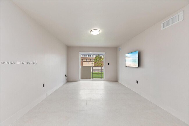 Building Photo - 13200 NE 7th Ave