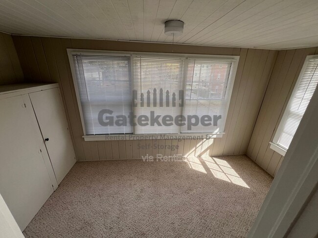 Building Photo - 1802 Temple Ave