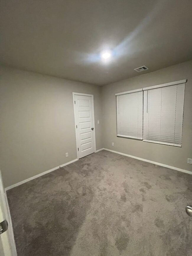 Building Photo - 4 Bed | 2 Bath in Broken Arrow!