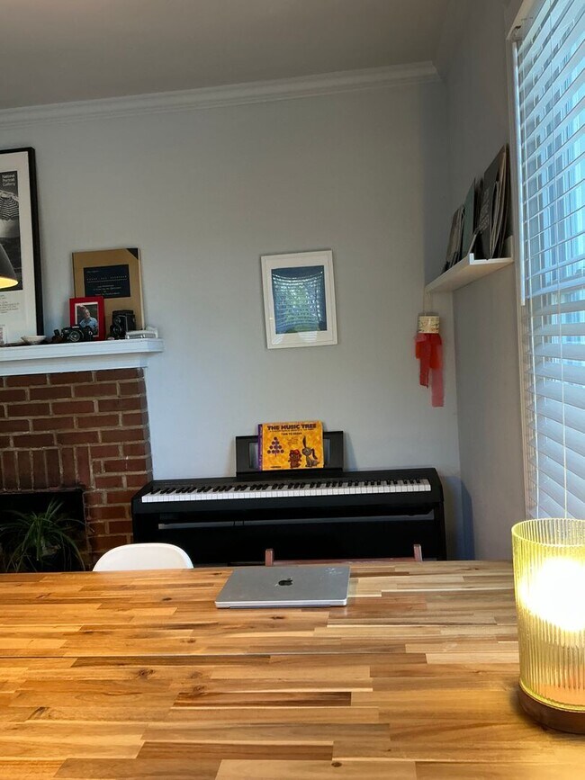 Building Photo - Charming 3 bedroom/ 2 bathroom in Normaltown, Home Close to UGA and Hospitals!