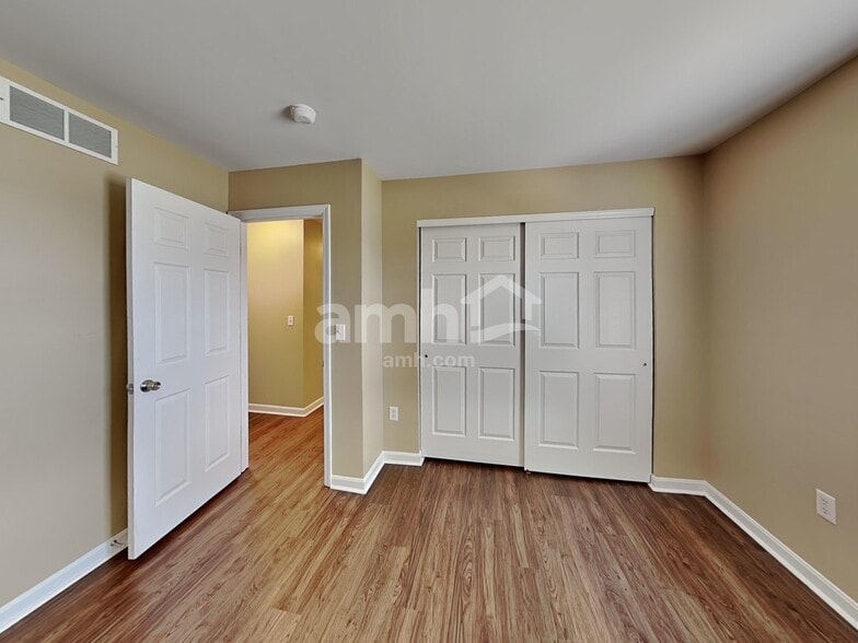 Building Photo - 10213 Waterford Ct