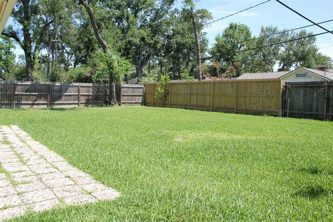 Building Photo - 10031 Haddington Dr