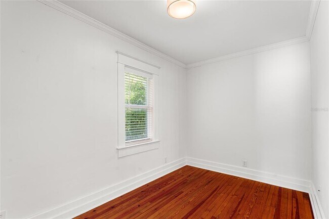 Building Photo - 528 6th St N