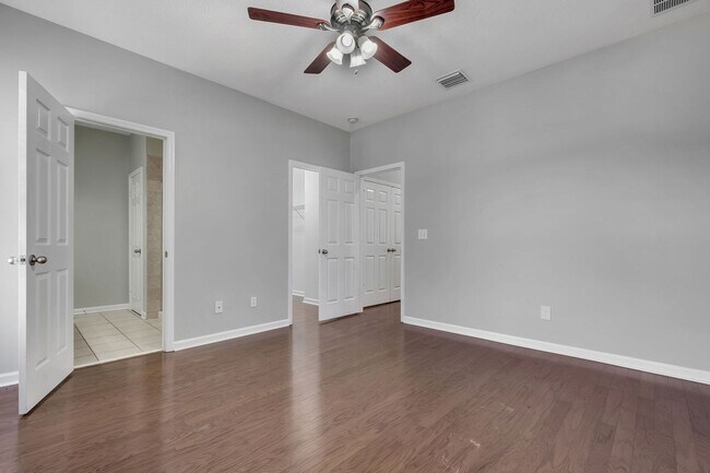 Building Photo - Southwood Townhome with Community Pool