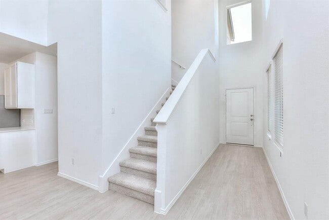 Building Photo - 18010 Cedar Waxwing Wy