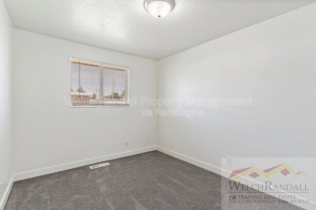 Building Photo - 5195 S 300 W