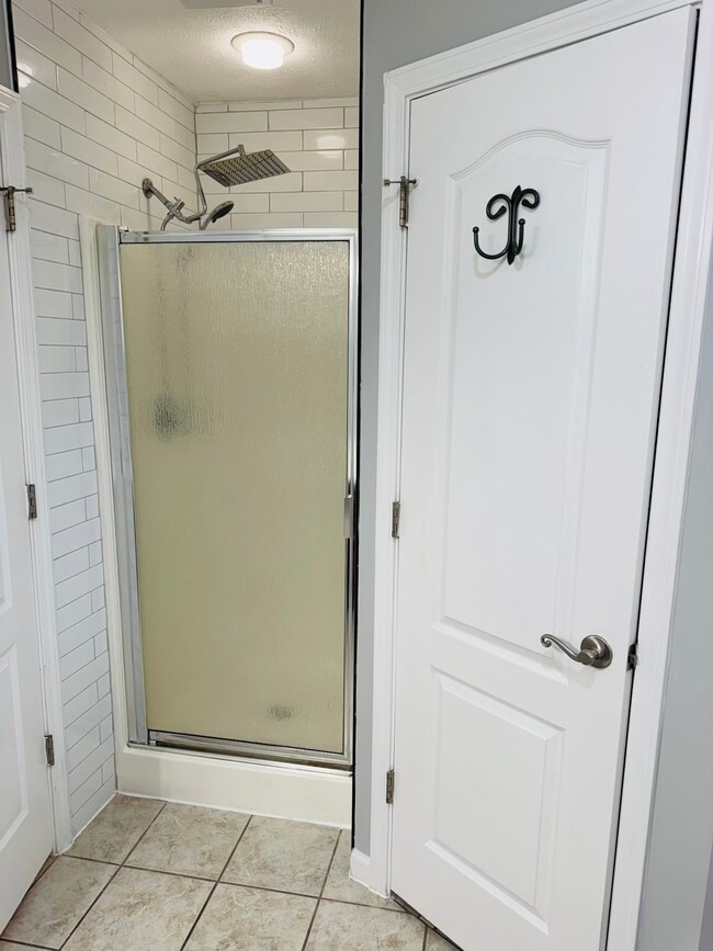 Building Photo - 560 Old Humboldt Rd