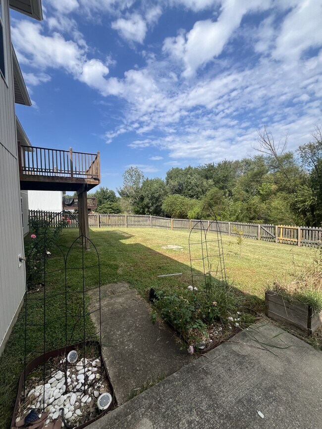 Building Photo - 723 Iron Horse Dr