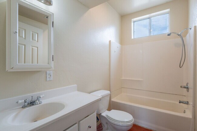 Building Photo - 241 S Cherry Ave