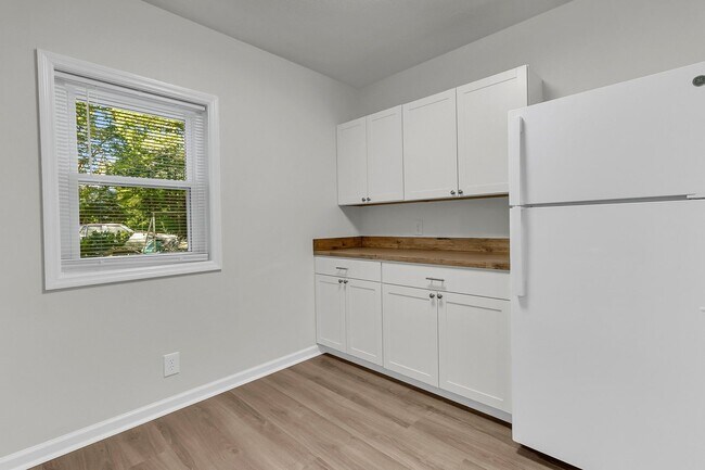 Building Photo - Charming 2BR/1BA Apartment in the Heart of Summerville