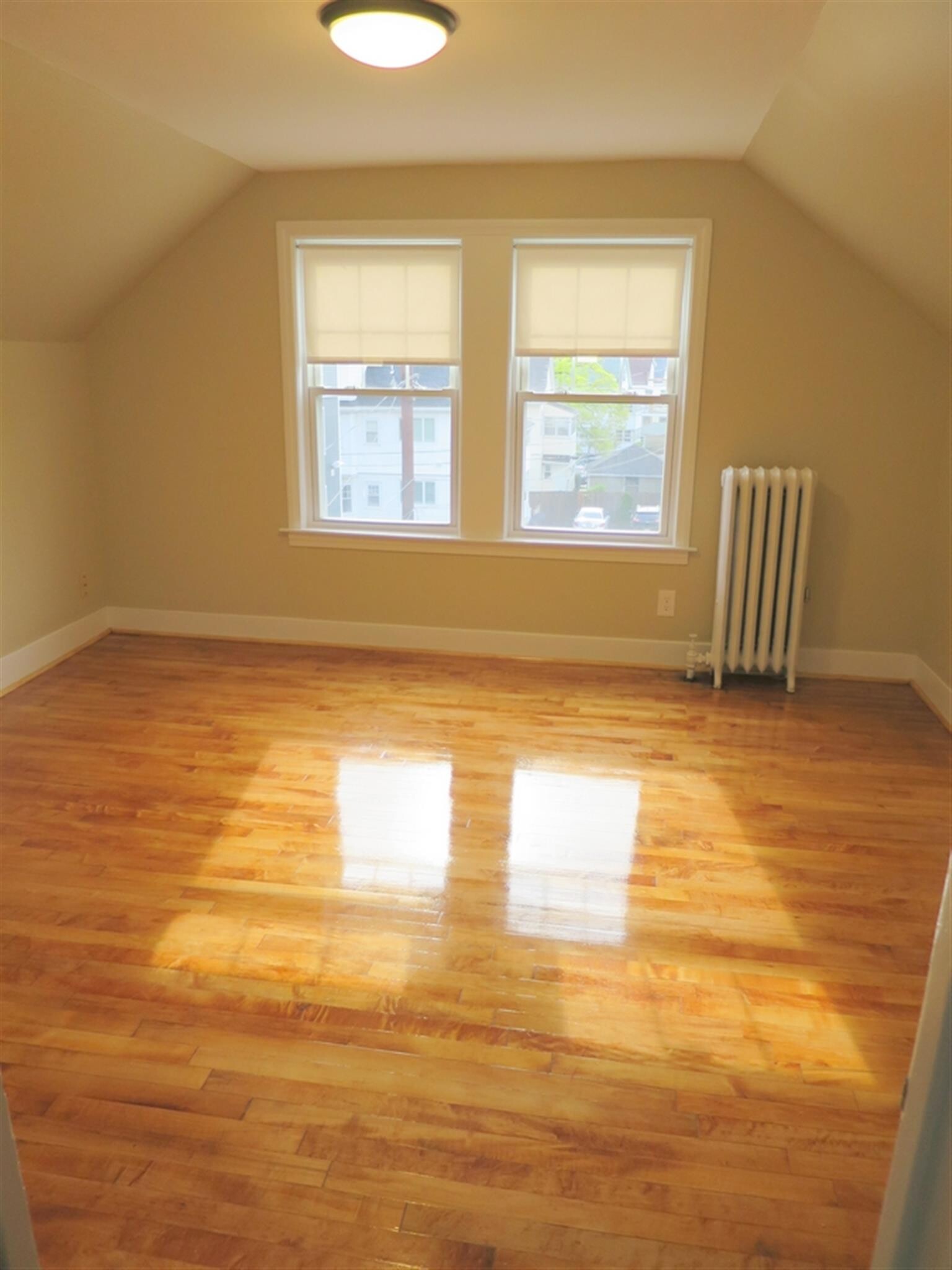 Building Photo - 1098 Fellsway