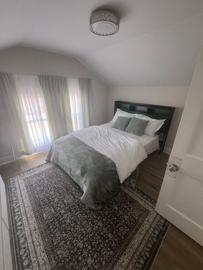 Building Photo - 1106 Central Ave