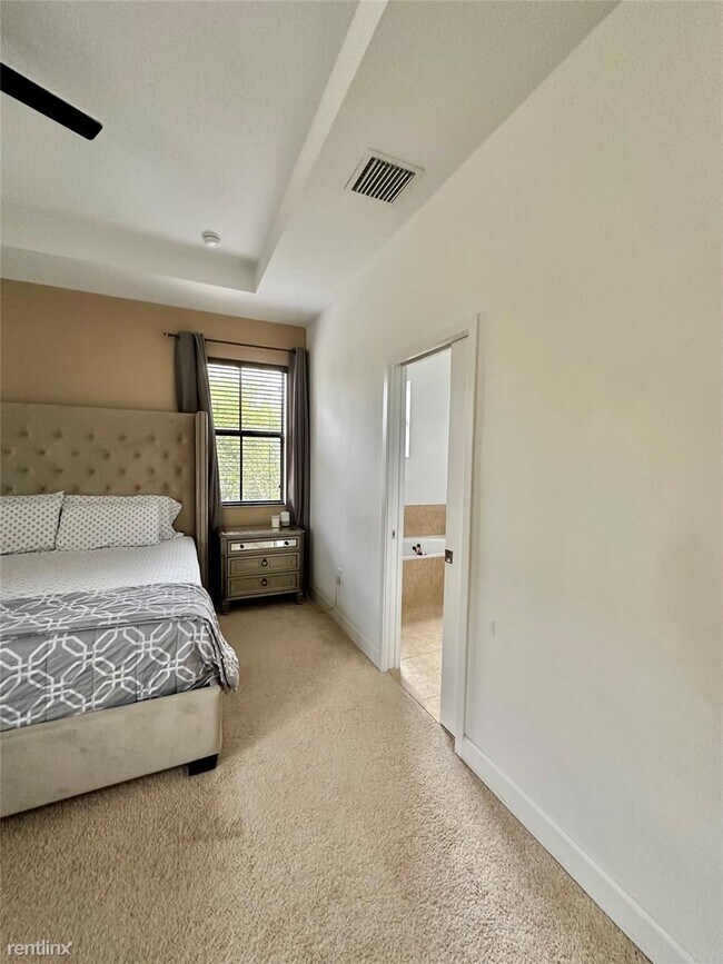 Building Photo - 4 br, 3 bath House - 4879 NW 55th Pl