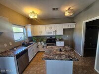 Building Photo - 5910 E Valley View Dr