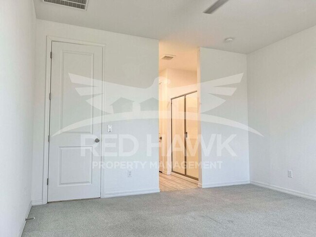 Building Photo - 35991 W San Clemente Ave