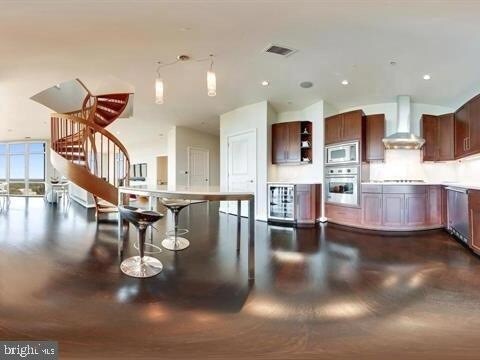 Building Photo - 8220 Crestwood Heights Dr