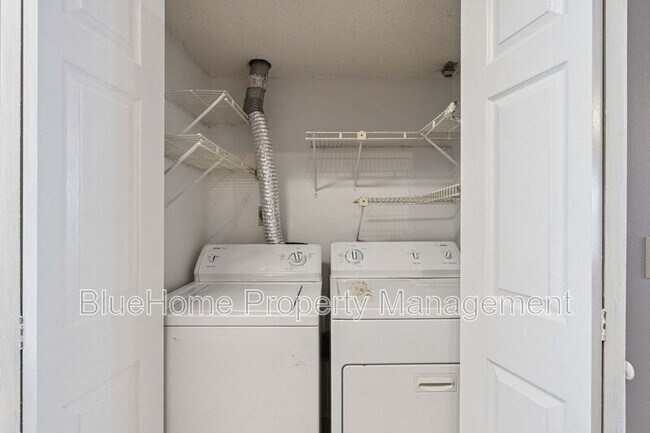 Building Photo - 5461 Lake Margaret Dr