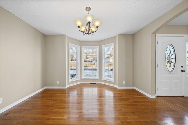 Building Photo - Pet Friendly Four Bedroom!