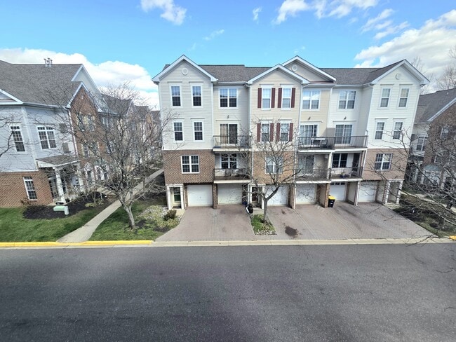 Building Photo - 1604 Post Oak Dr