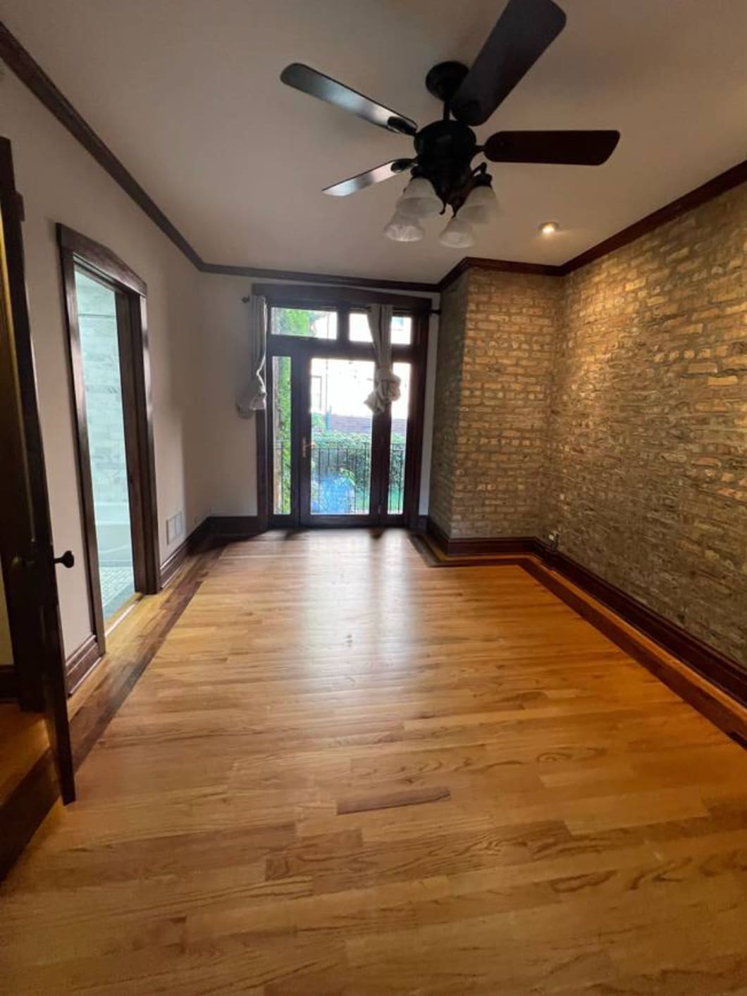 bedroom with private balcony (courtyard view) - 4305 N Richmond St