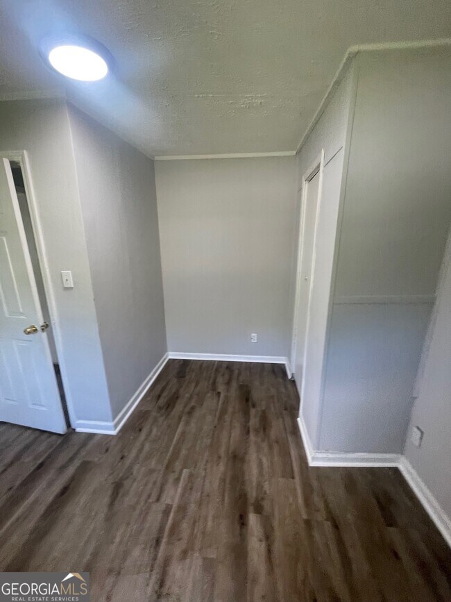 Building Photo - 6501 Elsie St