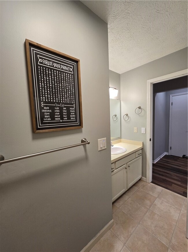 Building Photo - 9 Hepatica Ln