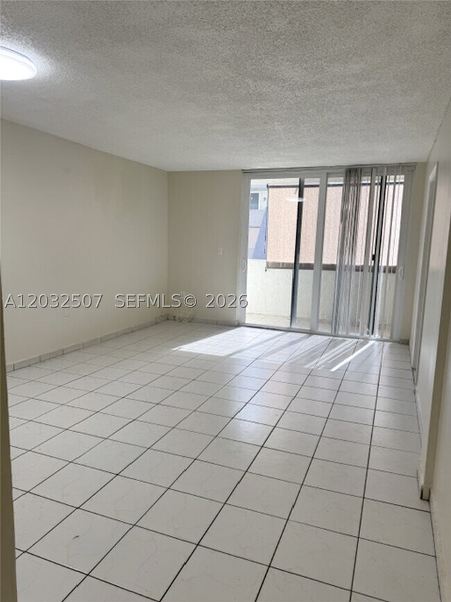 Building Photo - 10000 NW 80th Ct