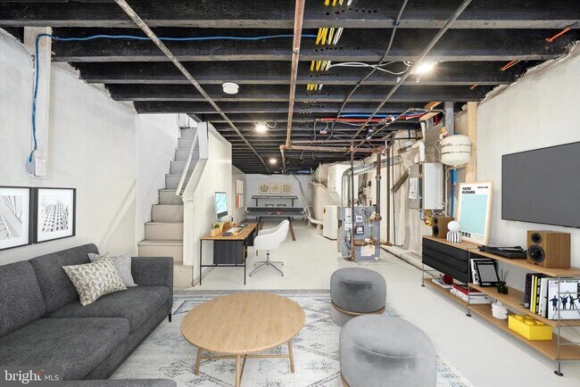 Building Photo - 5551 Addison St