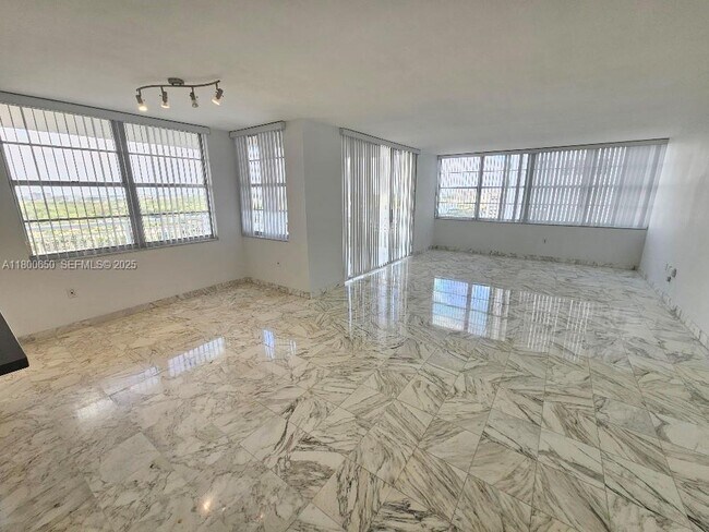 Building Photo - 18051 Biscayne Blvd