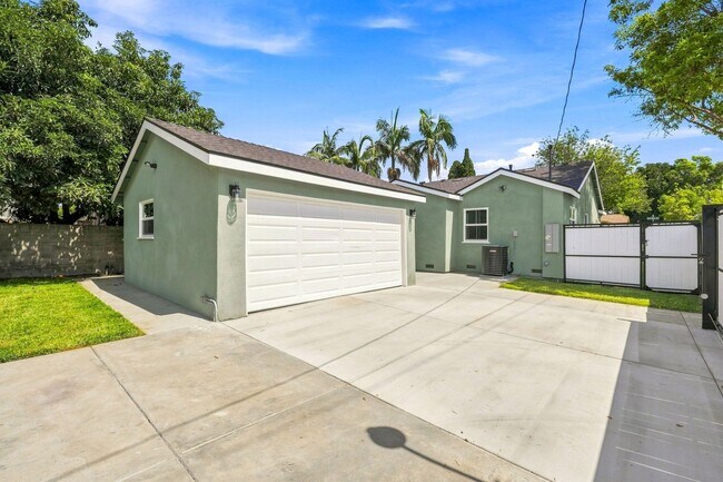 Building Photo - 730 S Van Ness Ave