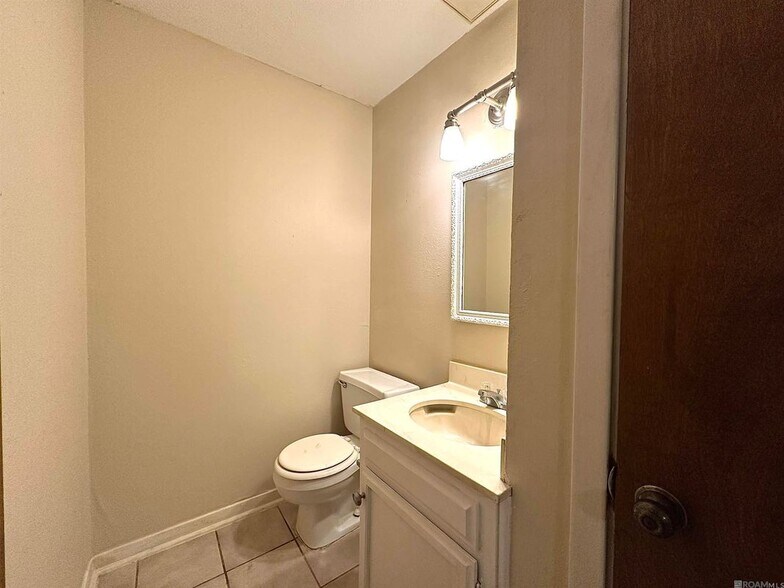 Building Photo - 15855 Sunderland Ave