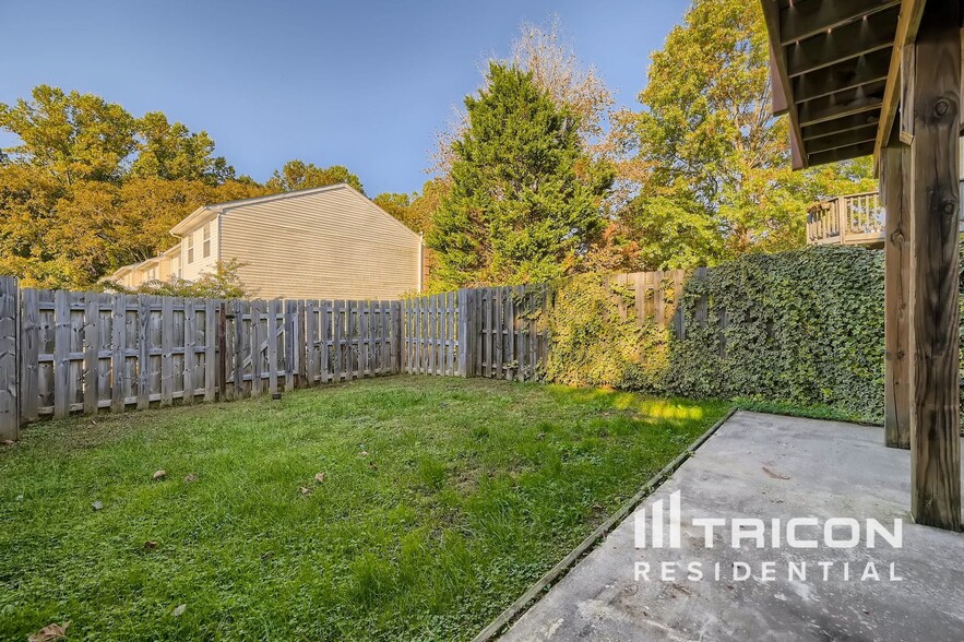 Building Photo - 610 N Branch Ct