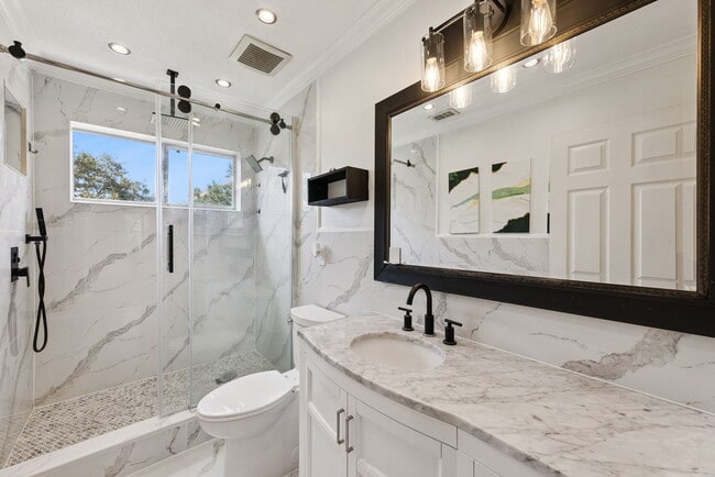 Building Photo - 4920 Hook Hollow Cir