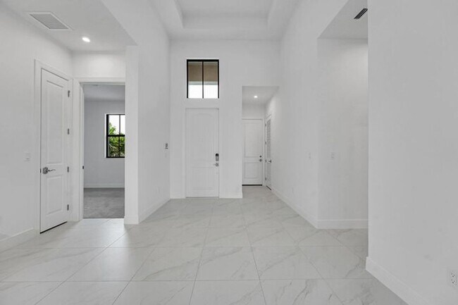 Building Photo - 13920 Vivant Dr