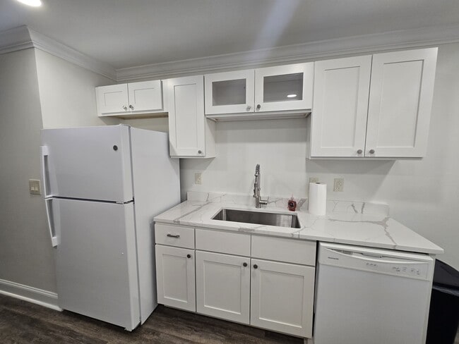 Building Photo - 490 S Barnett Shoals Rd