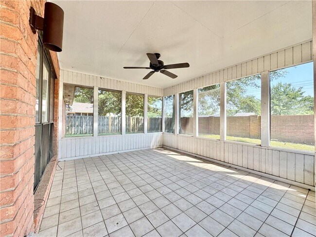 Building Photo - 3500 W Hemlock St