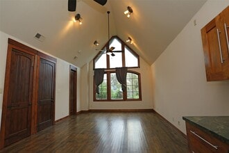 Building Photo - 506 Vincent St