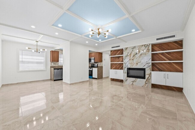 Building Photo - 551 Normandy Ln