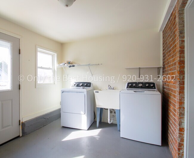 Building Photo - 611 E Burnett St