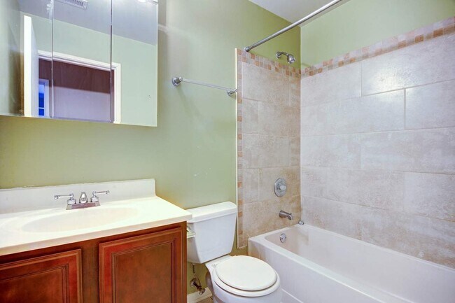 Building Photo - 2260 Abbeywood Dr