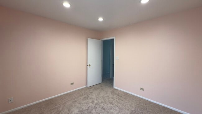 Building Photo - 385 Grissom Ct