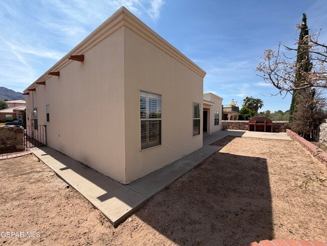 Building Photo - 917 Tecate Pl
