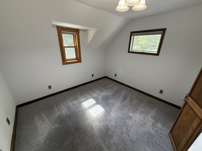Building Photo - 506 5 Mile Dr