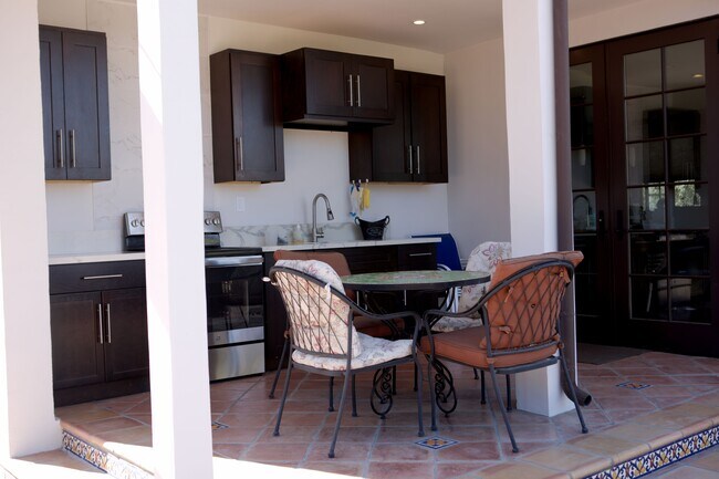 Building Photo - 1215 Altamead Dr