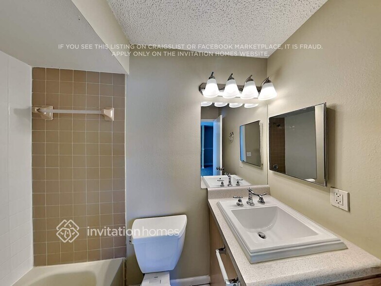 Building Photo - 709 Sandy Creek Dr